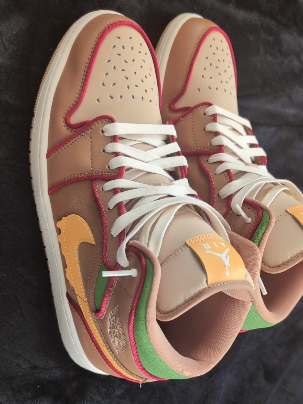 Nike Air Jordan 1 Mid SE "Cheeseburger"
